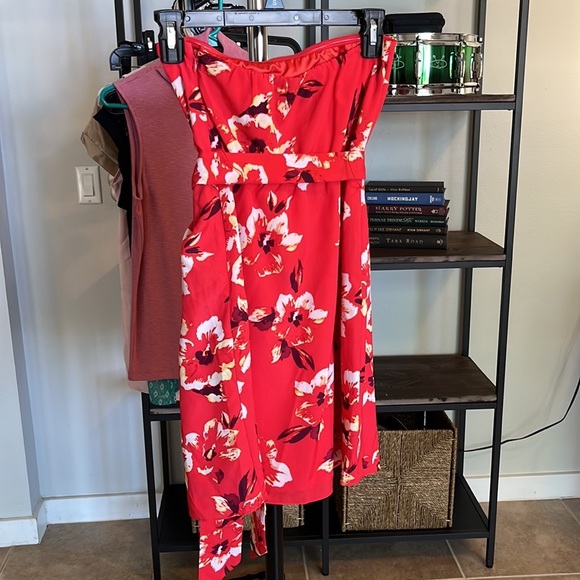 Red flowered strapless sun dress - Picture 3 of 3